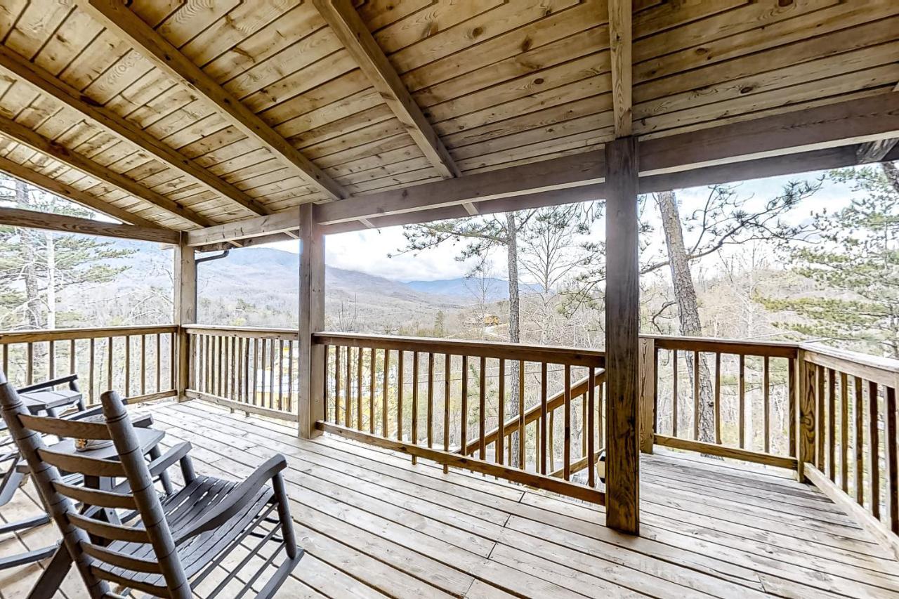 Holiday home Mountain Lion's Tales Gatlinburg