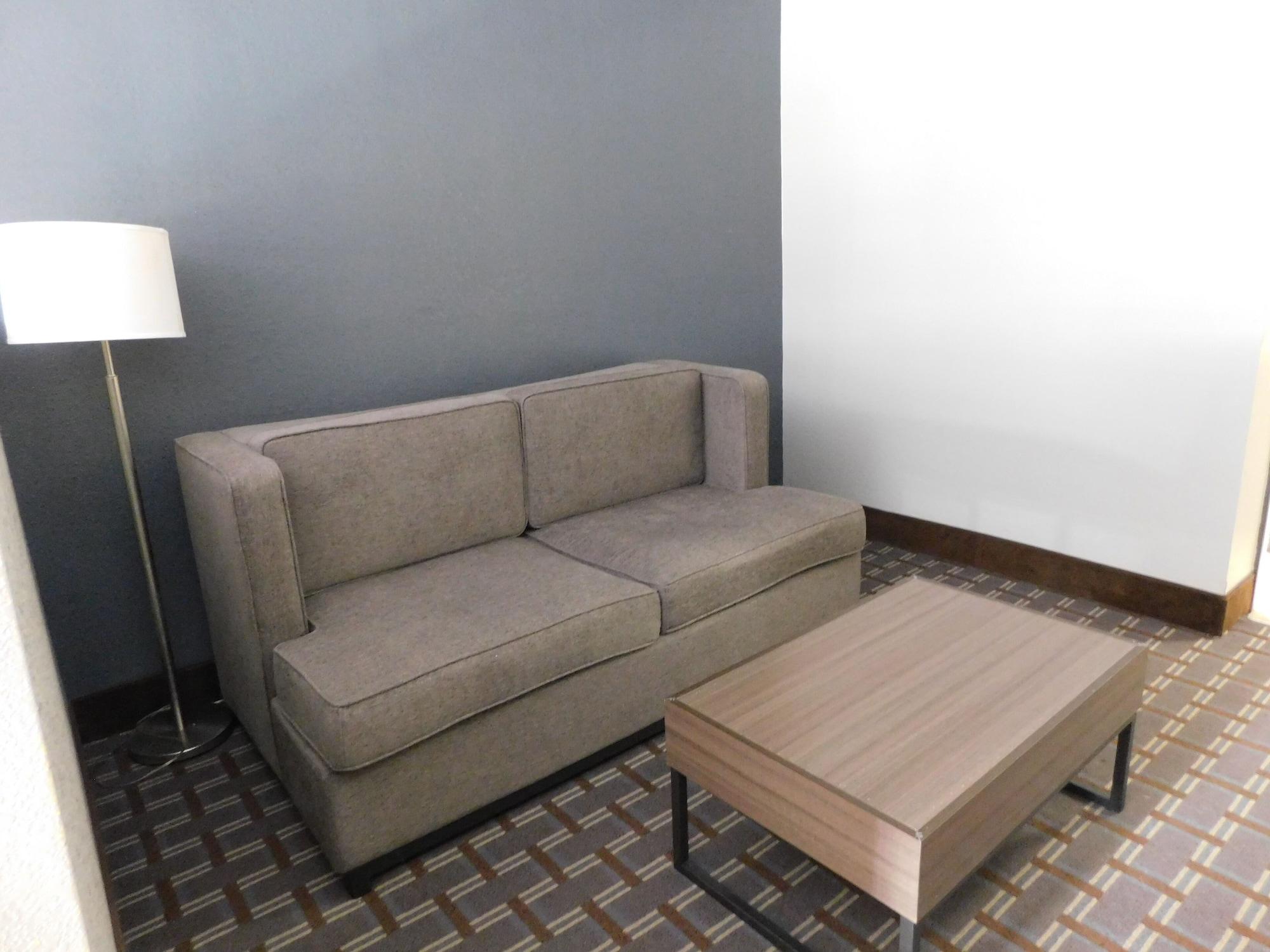 Days & By Wyndham Downtown Parkway Hotel 2*