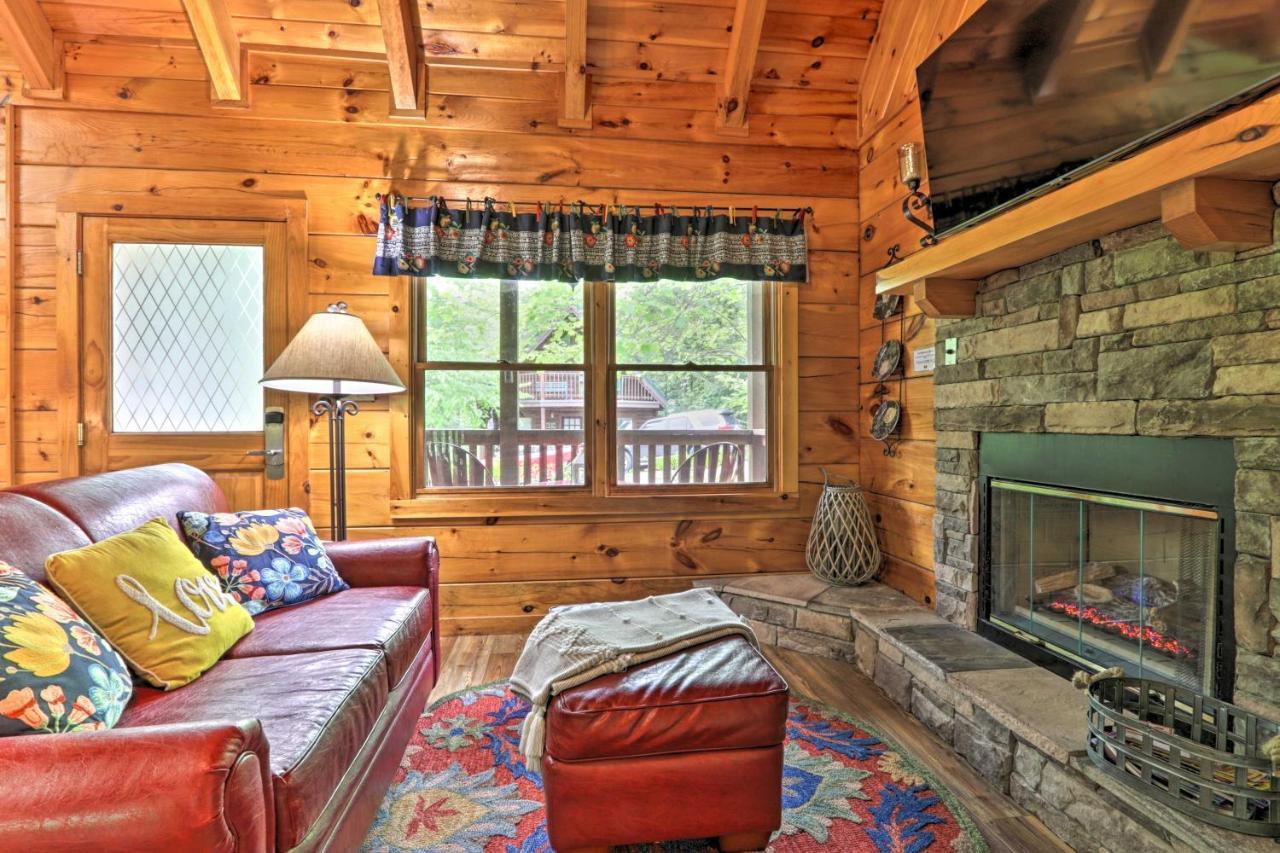Apartment Romantic Cabin With Hot Tub And Pool Access