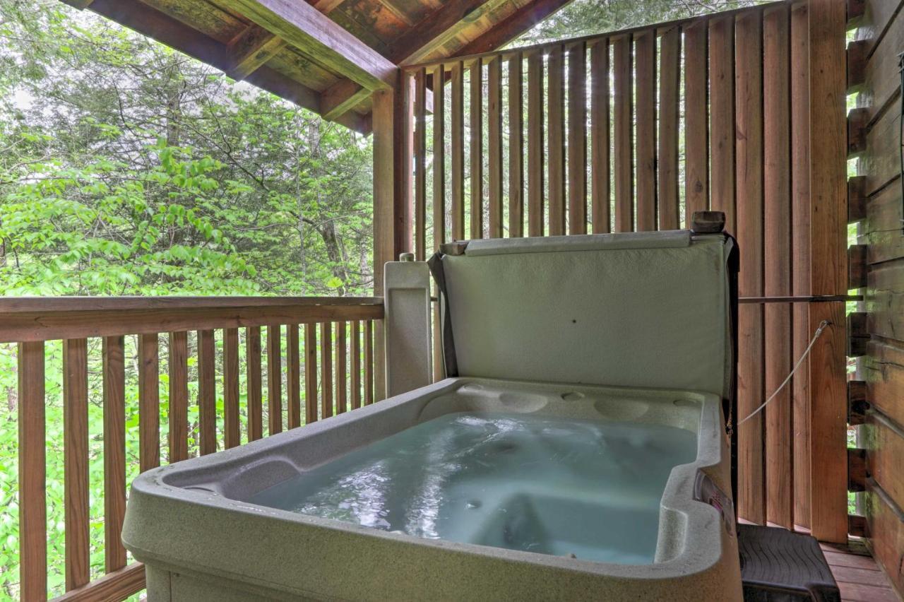 Apartment Romantic Cabin With Hot Tub And Pool Access