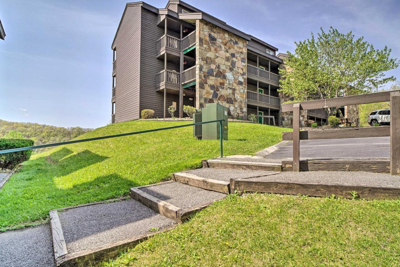 Mountaintop With Community Pool Apartment