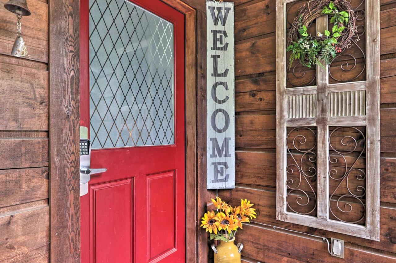 Apartment Romantic Cabin With Hot Tub And Pool Access Gatlinburg