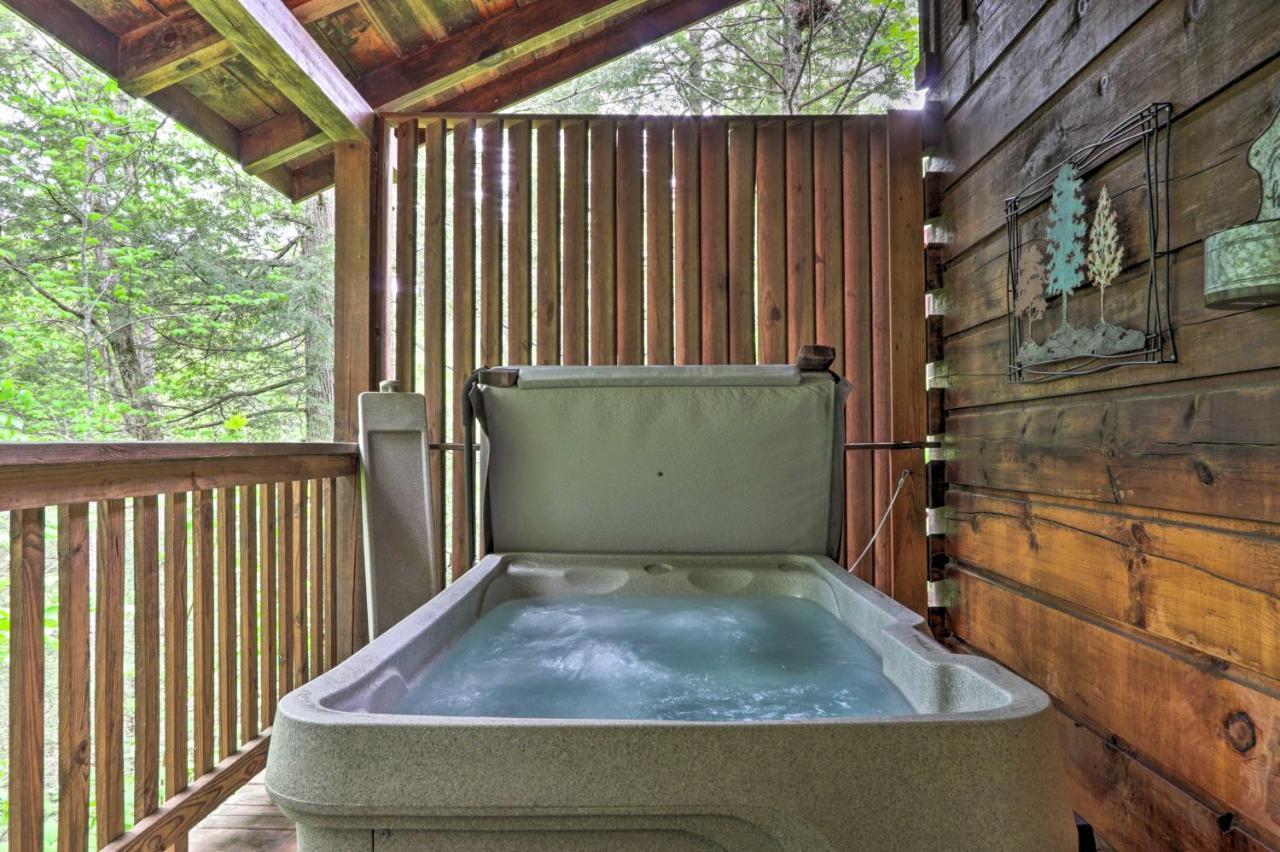 Romantic Cabin With Hot Tub And Pool Access Gatlinburg