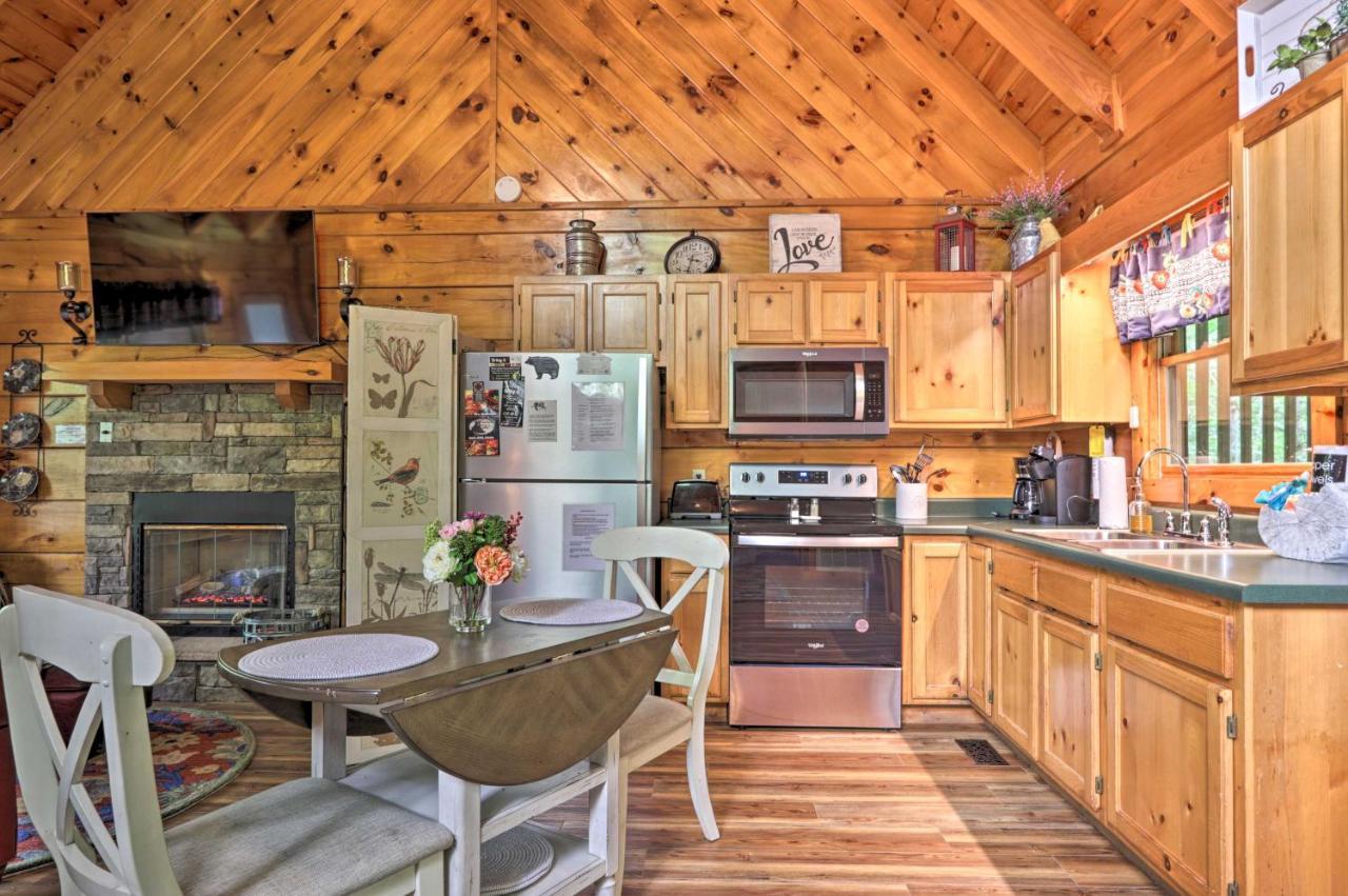 Apartment Romantic Cabin With Hot Tub And Pool Access *