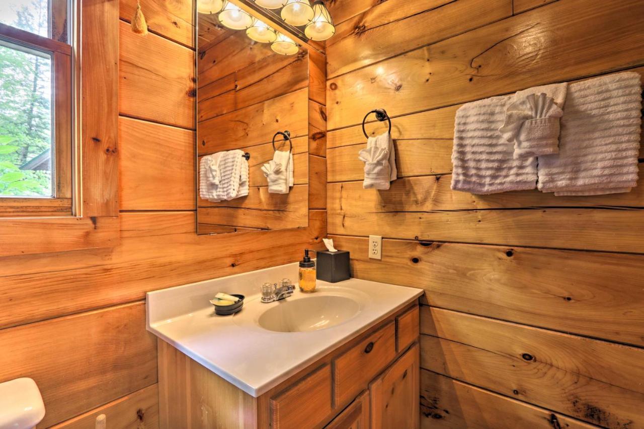Apartment Romantic Cabin With Hot Tub And Pool Access Gatlinburg