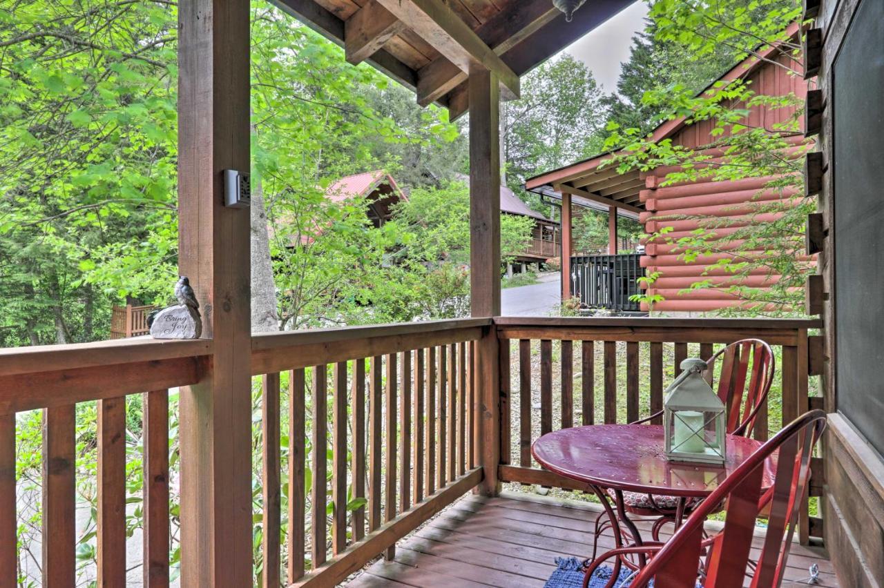 Romantic Cabin With Hot Tub And Pool Access Apartment Gatlinburg