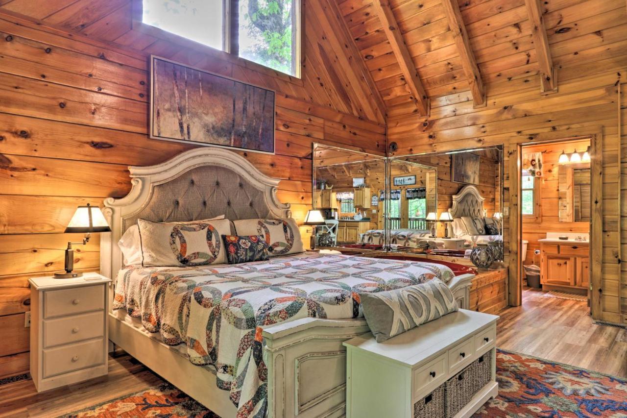 Romantic Cabin With Hot Tub And Pool Access *