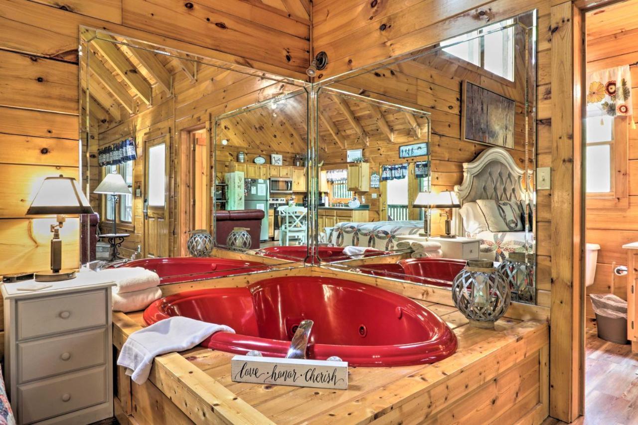 Romantic Cabin With Hot Tub And Pool Access * Gatlinburg