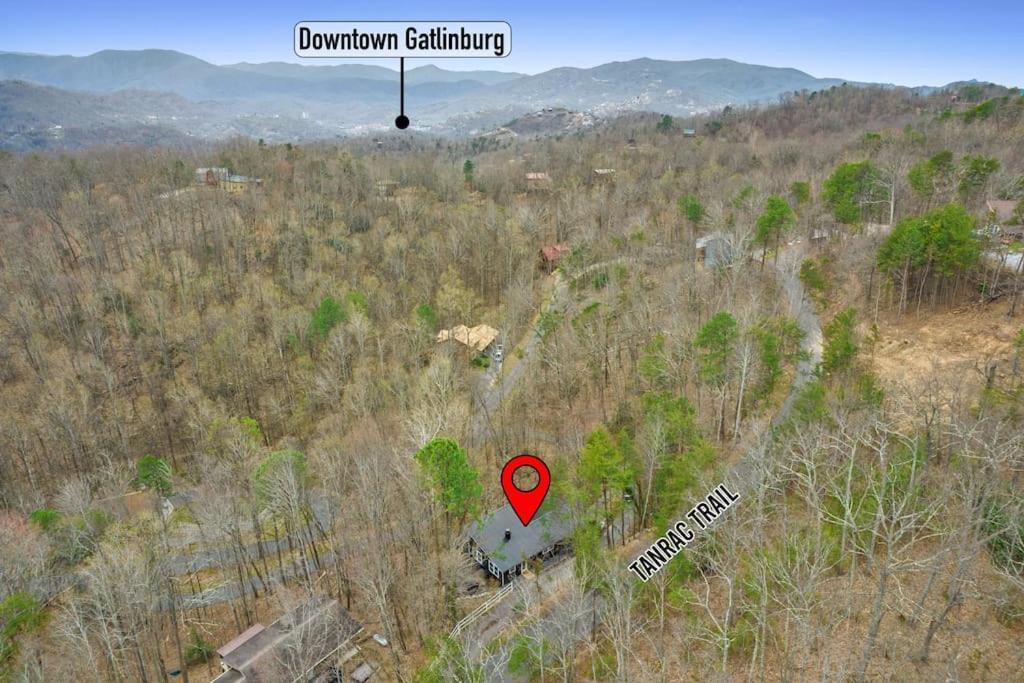 New! Modern Cabin With Two Decks, Bar & Game Room! Holiday home Gatlinburg