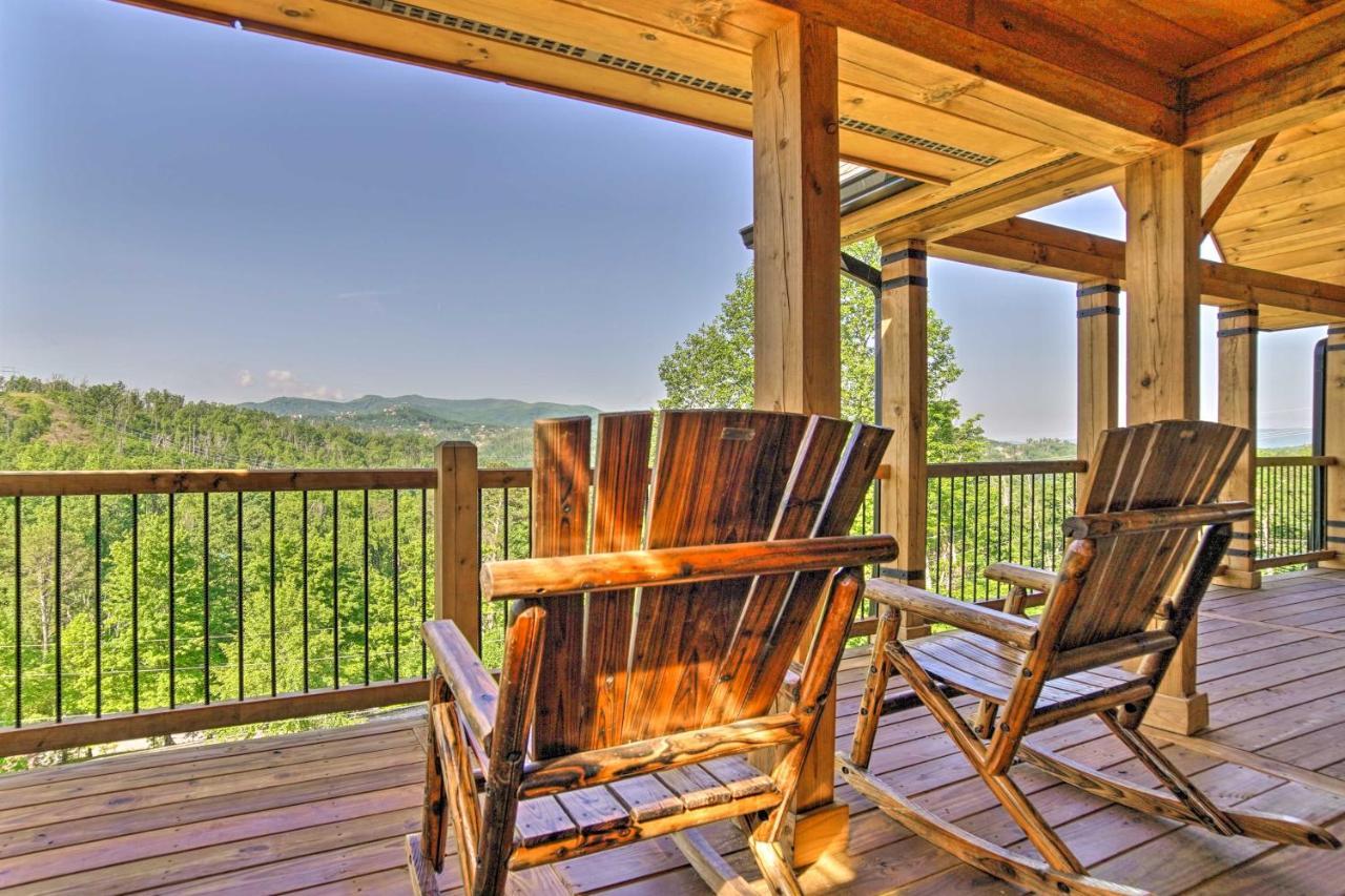 Spacious Mountain Retreat With Hot Tub And Views! Holiday home