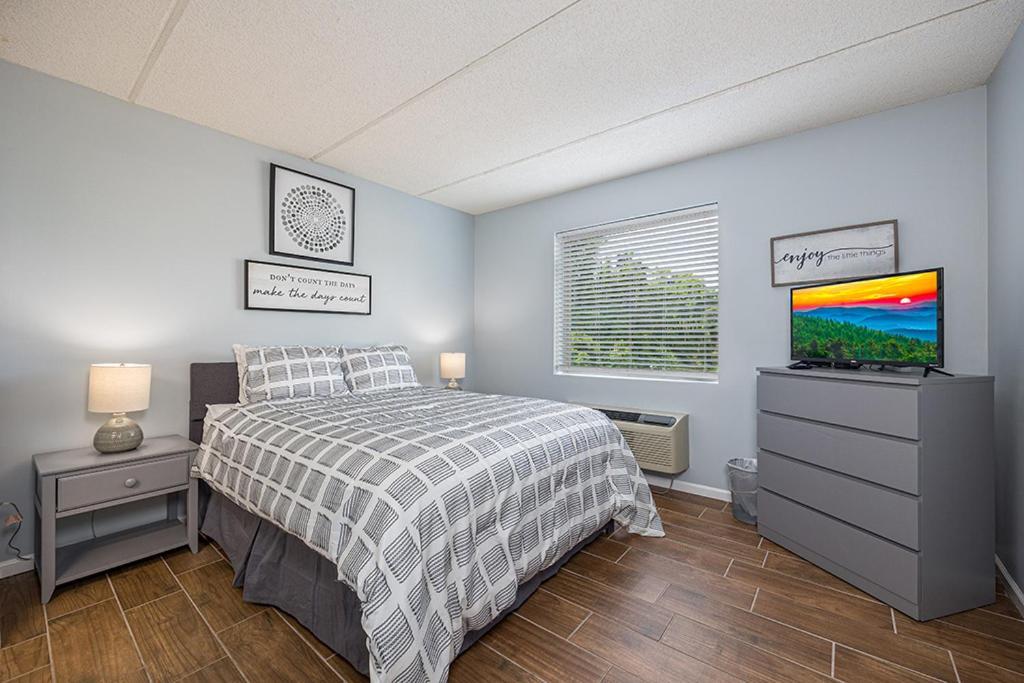 Holiday home Bearfoot Condo, Free Parking, & Only A 12 Mile From Ripley's Aquarium Gatlinburg