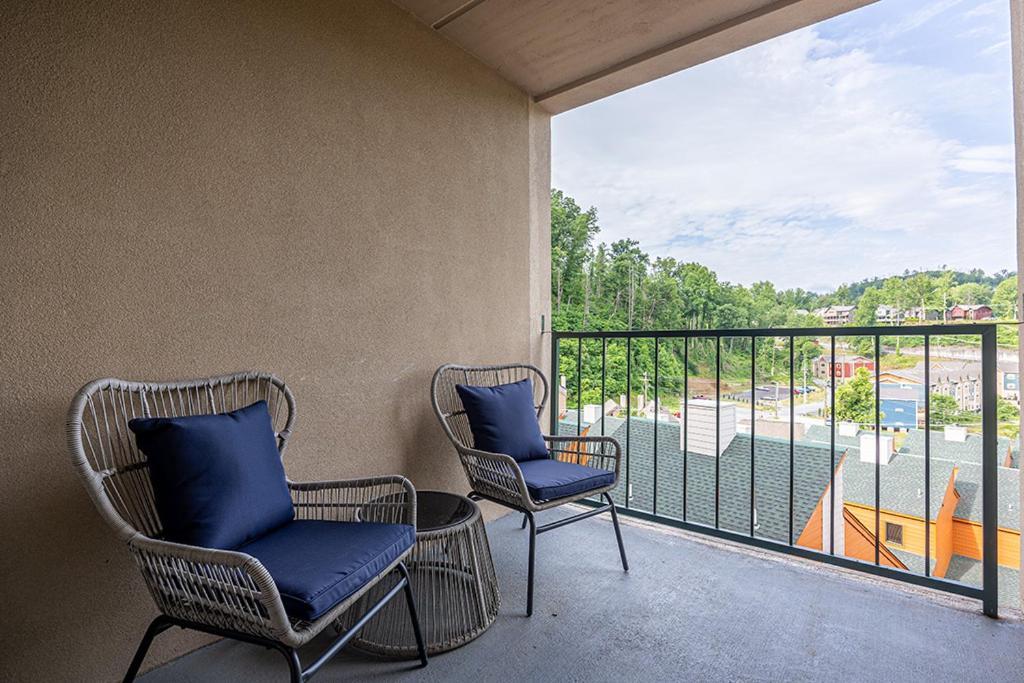 Bearfoot Condo, Free Parking, & Only A 12 Mile From Ripley's Aquarium Holiday home Gatlinburg