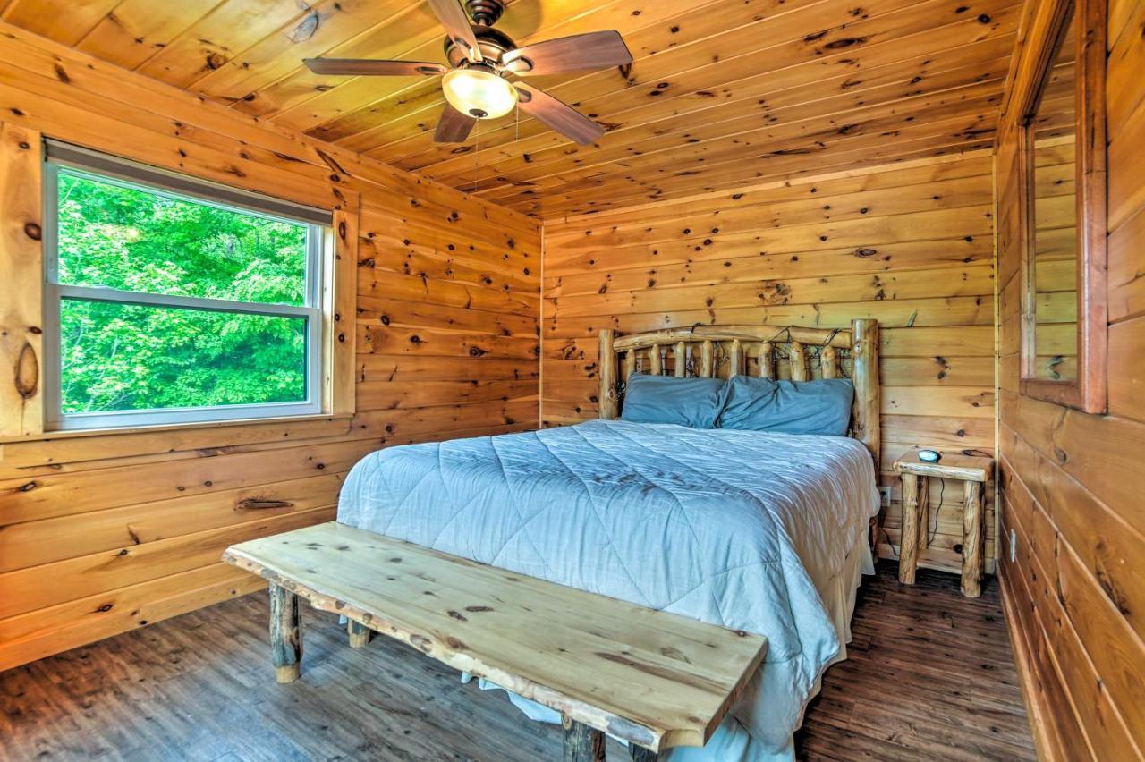 Holiday home With Theater And Hot Tub! Gatlinburg