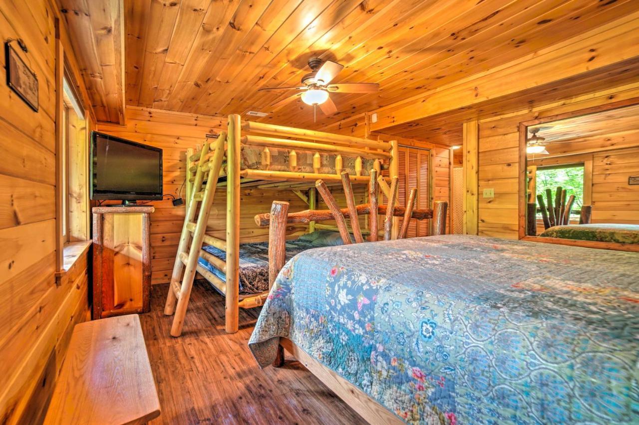 Holiday home With Theater And Hot Tub! Gatlinburg