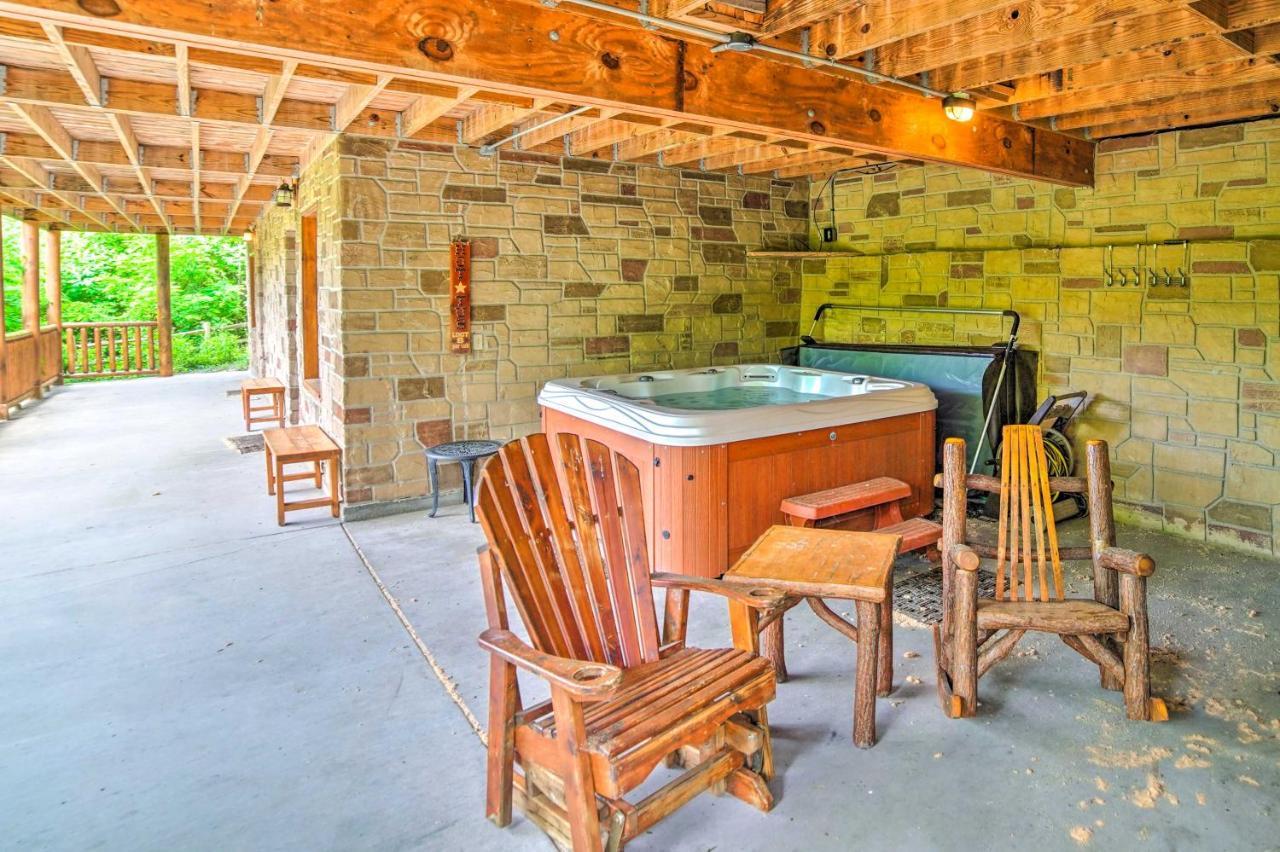 With Theater And Hot Tub! Holiday home