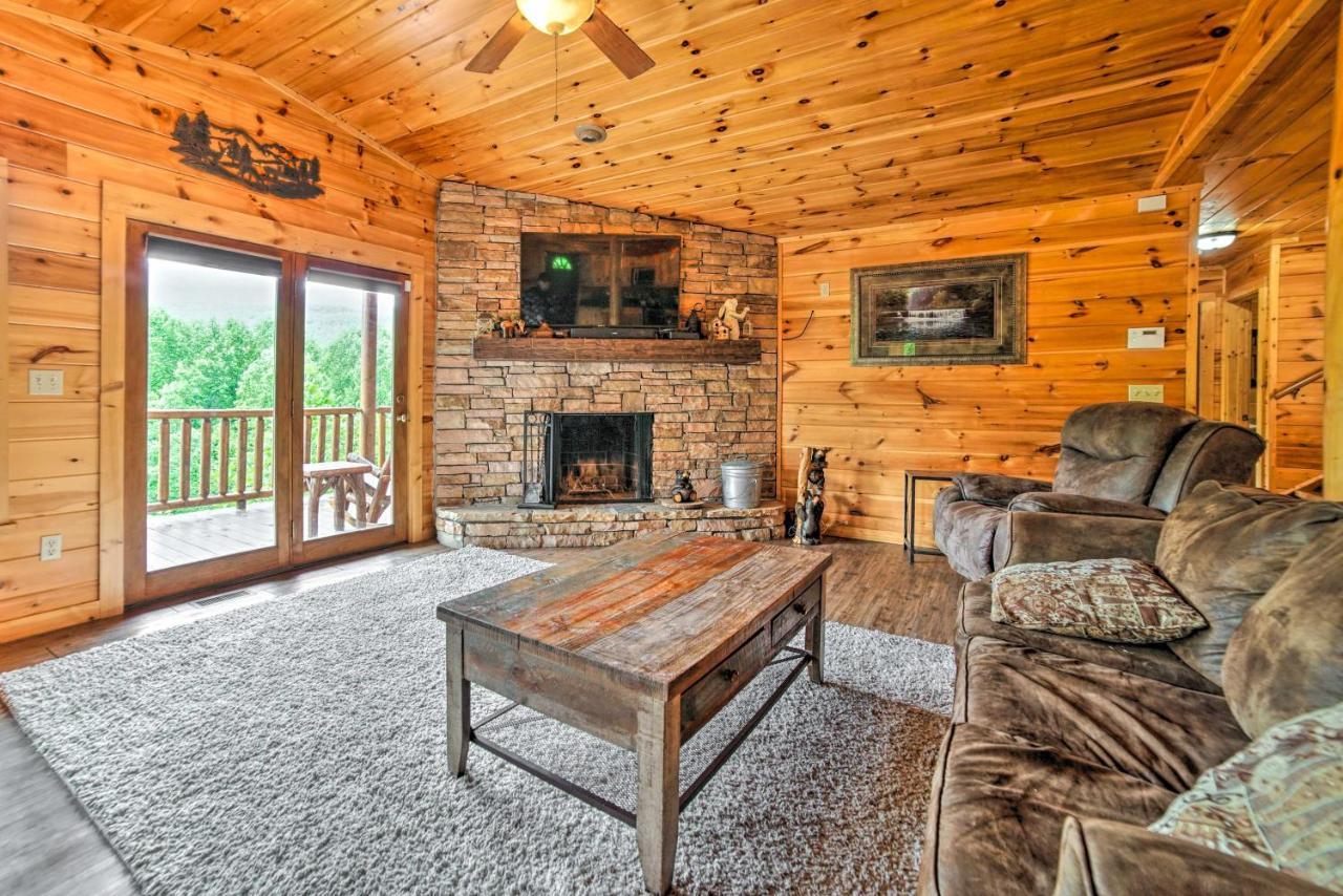 Holiday home With Theater And Hot Tub! Gatlinburg