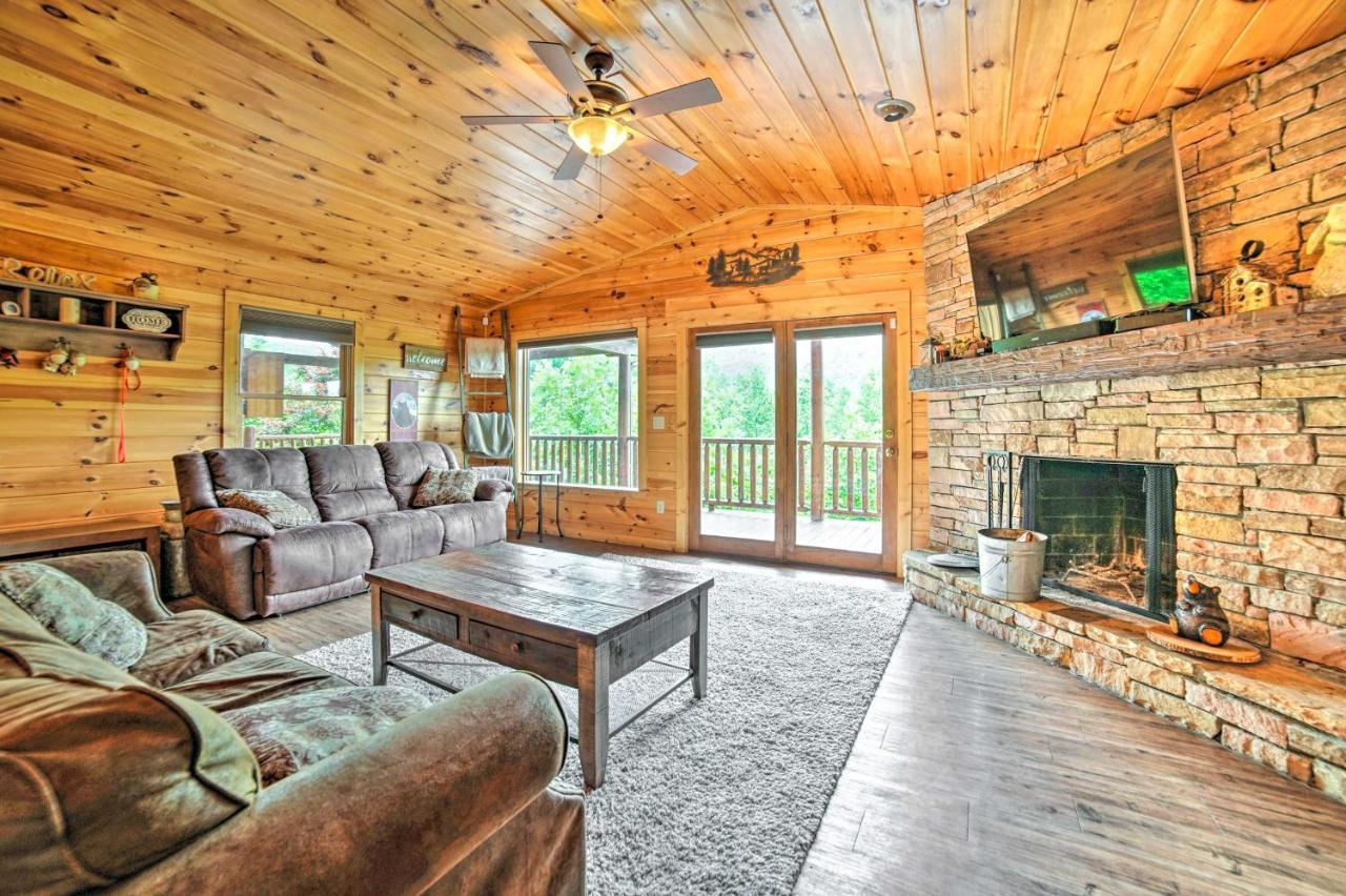 Holiday home With Theater And Hot Tub! Gatlinburg