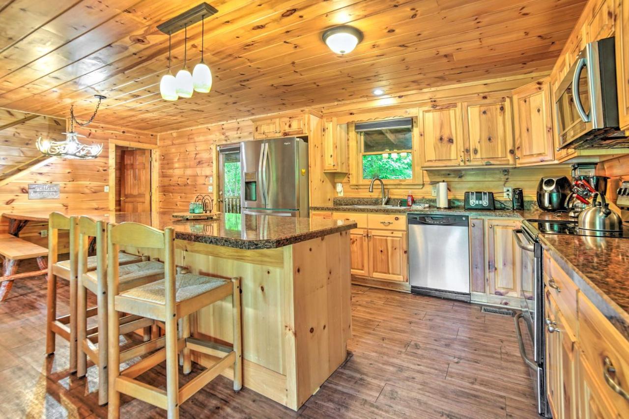 With Theater And Hot Tub! Holiday home