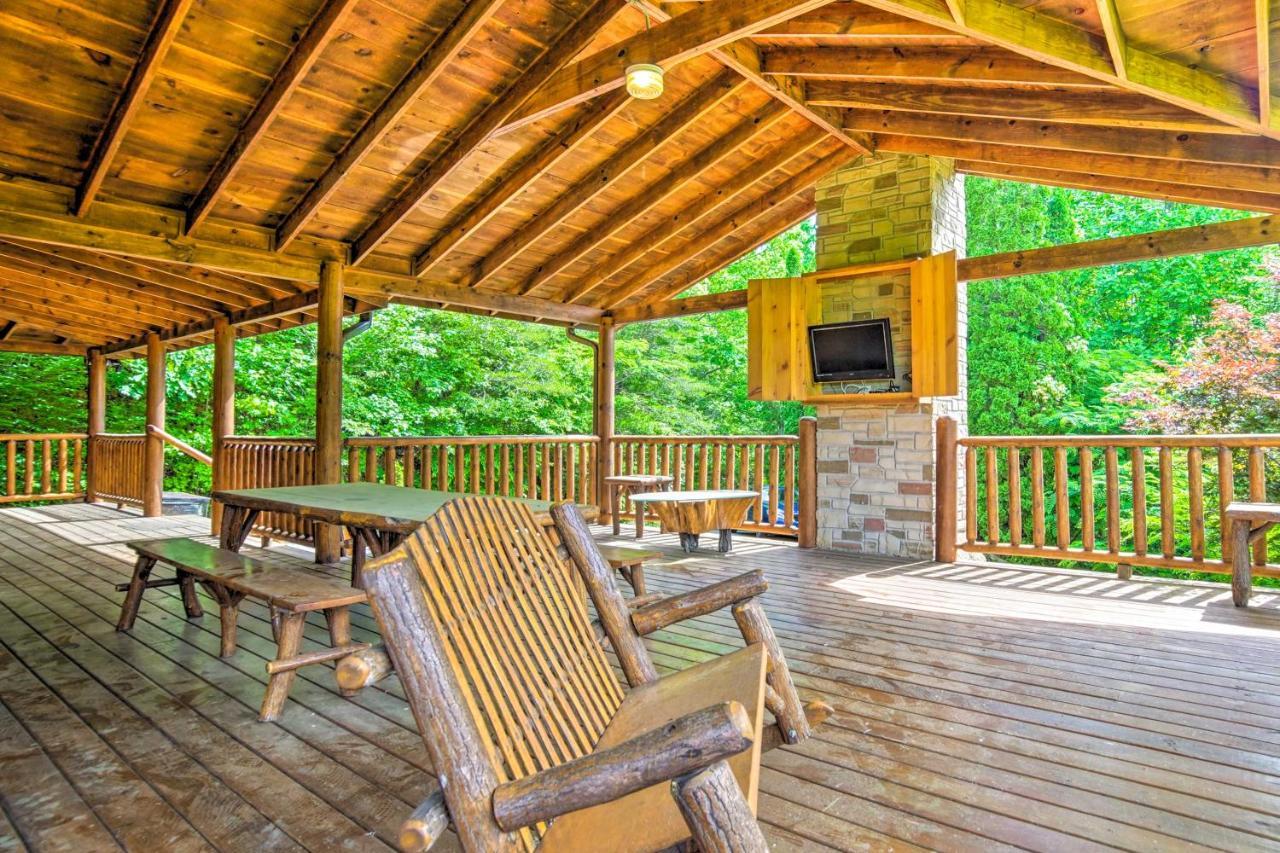 Holiday home With Theater And Hot Tub!