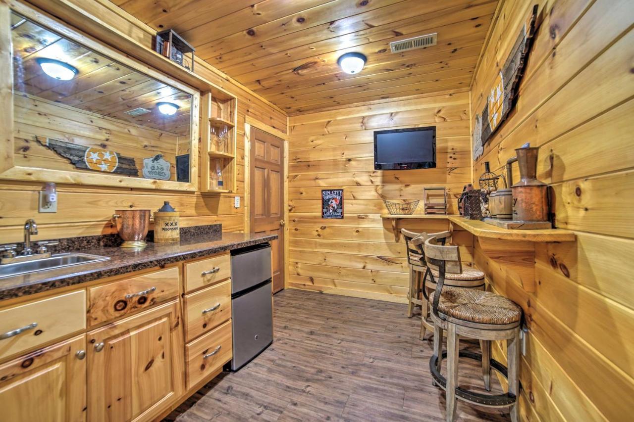 With Theater And Hot Tub! Holiday home Gatlinburg