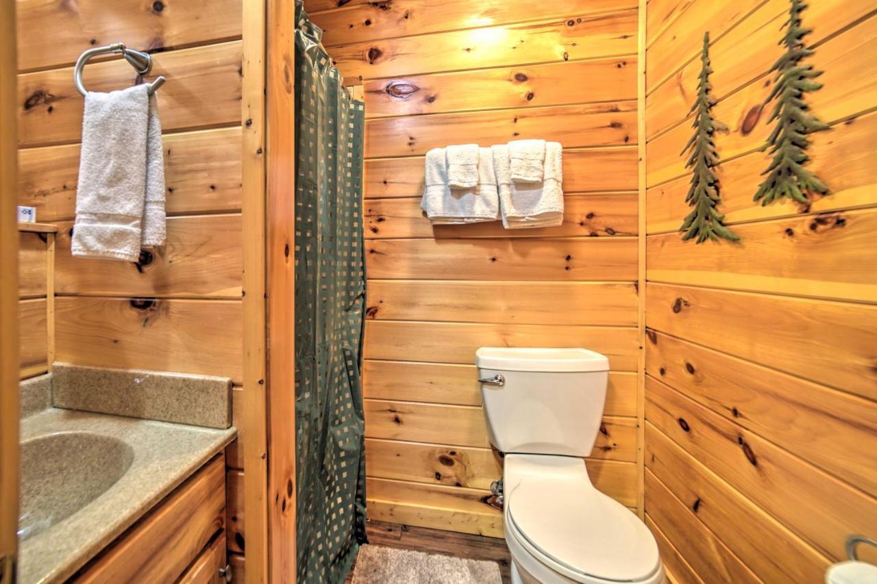 Holiday home With Theater And Hot Tub! Gatlinburg
