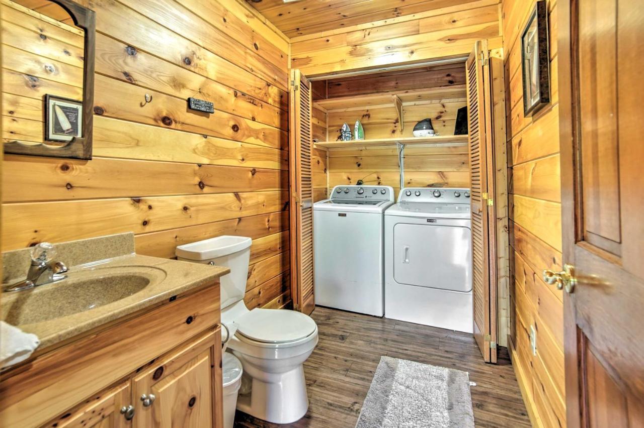Holiday home With Theater And Hot Tub! Gatlinburg