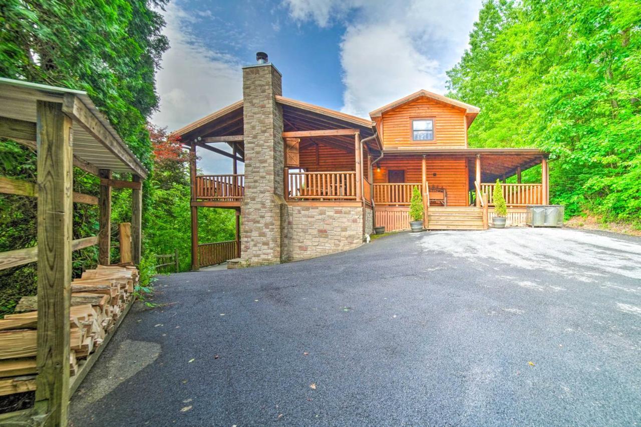 Holiday home With Theater And Hot Tub! Gatlinburg