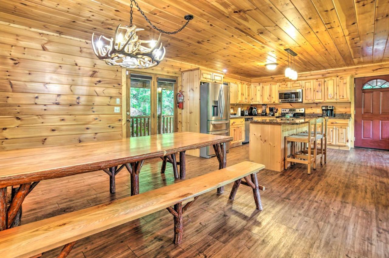 Holiday home With Theater And Hot Tub! Gatlinburg