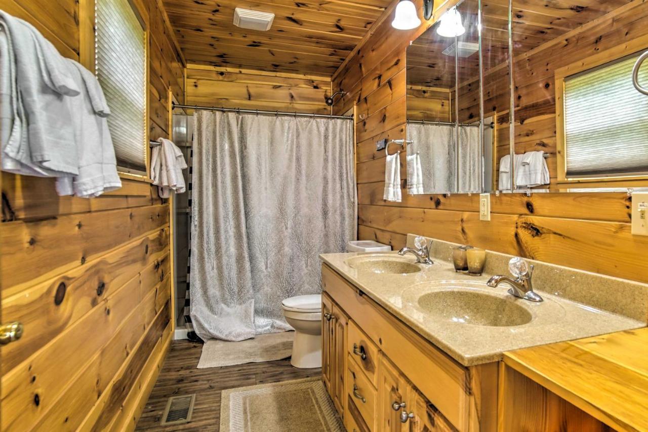 Holiday home With Theater And Hot Tub! Gatlinburg