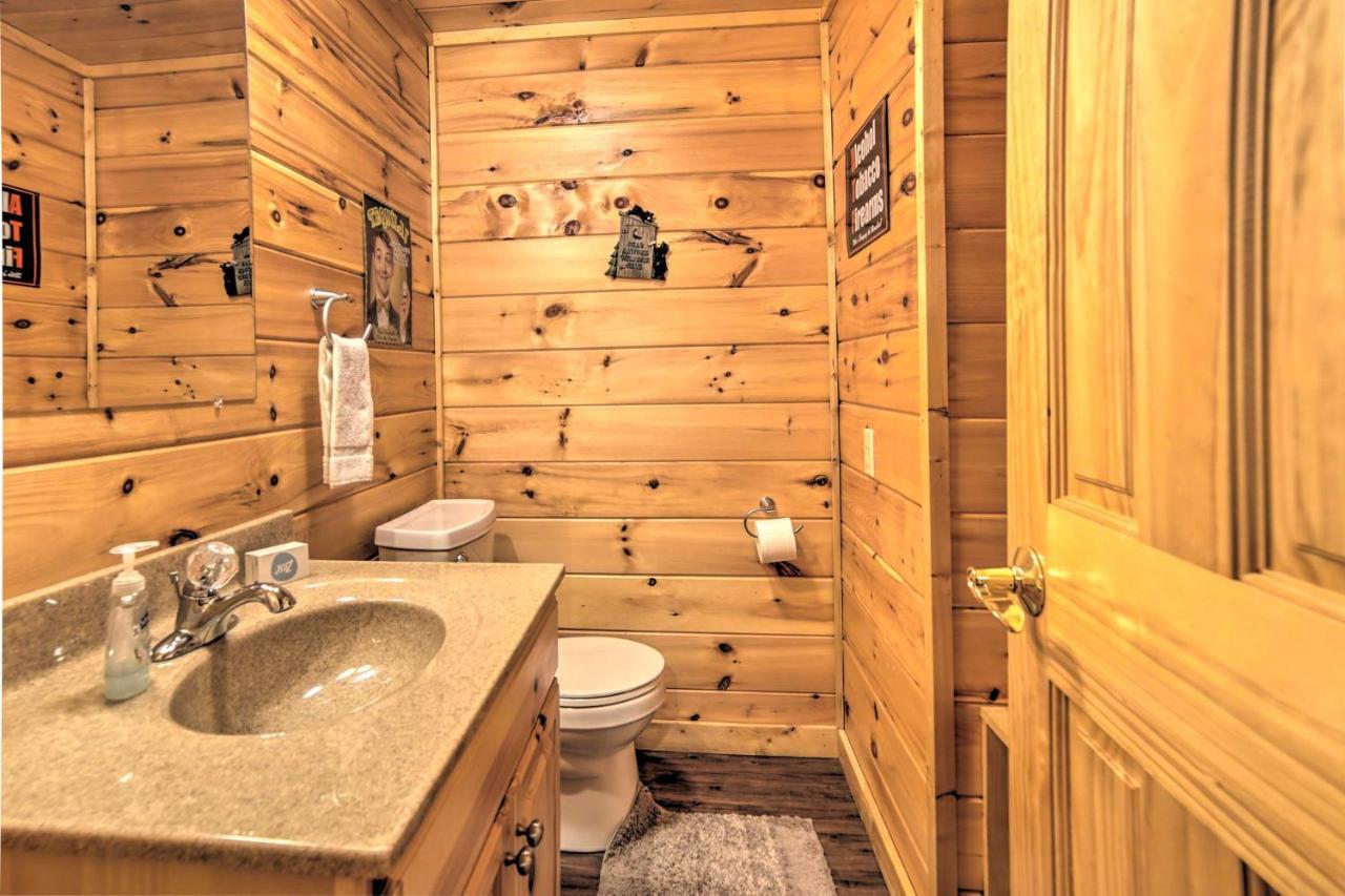 Holiday home With Theater And Hot Tub! Gatlinburg