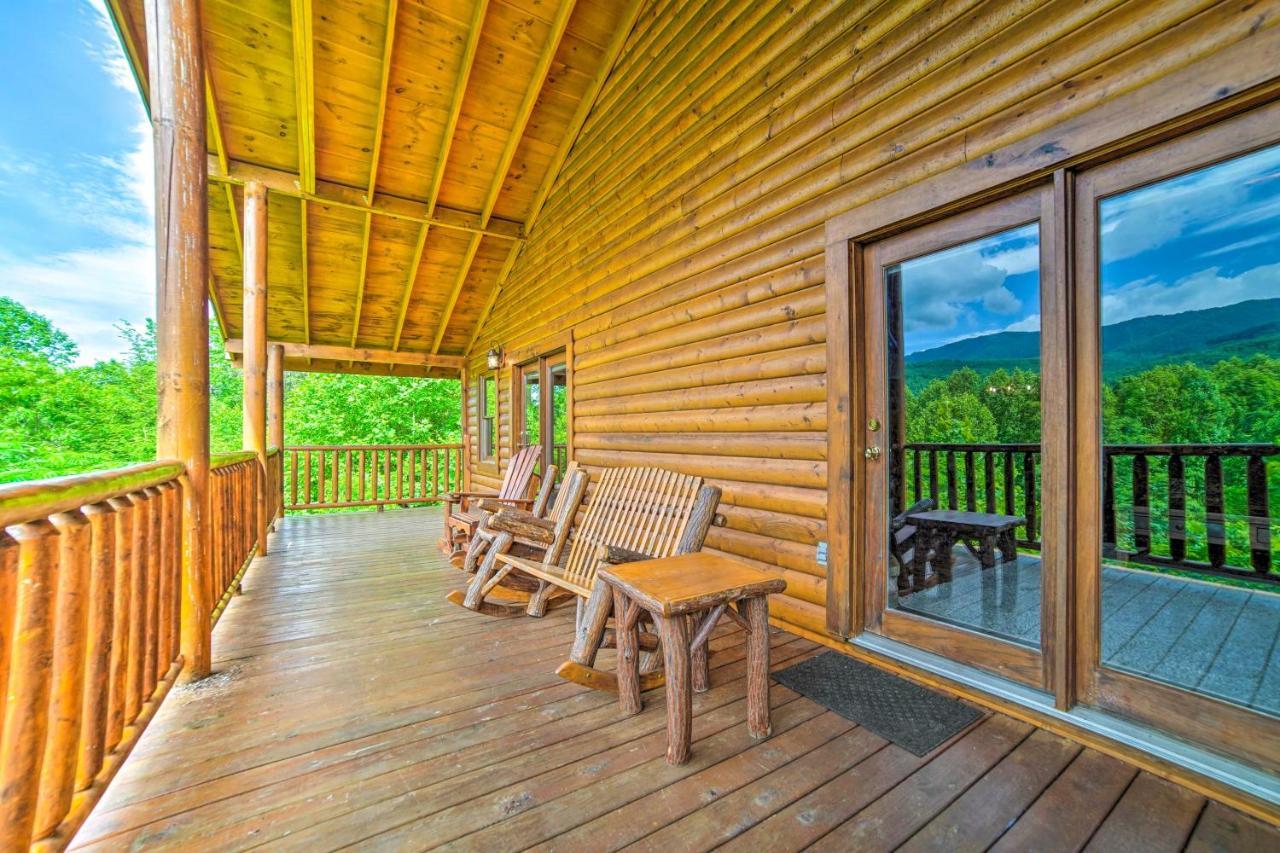 Holiday home With Theater And Hot Tub!