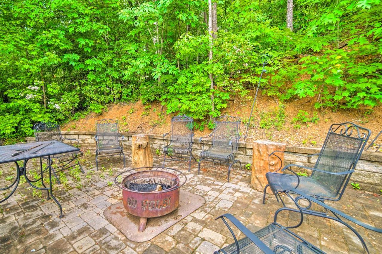 With Theater And Hot Tub! * Gatlinburg