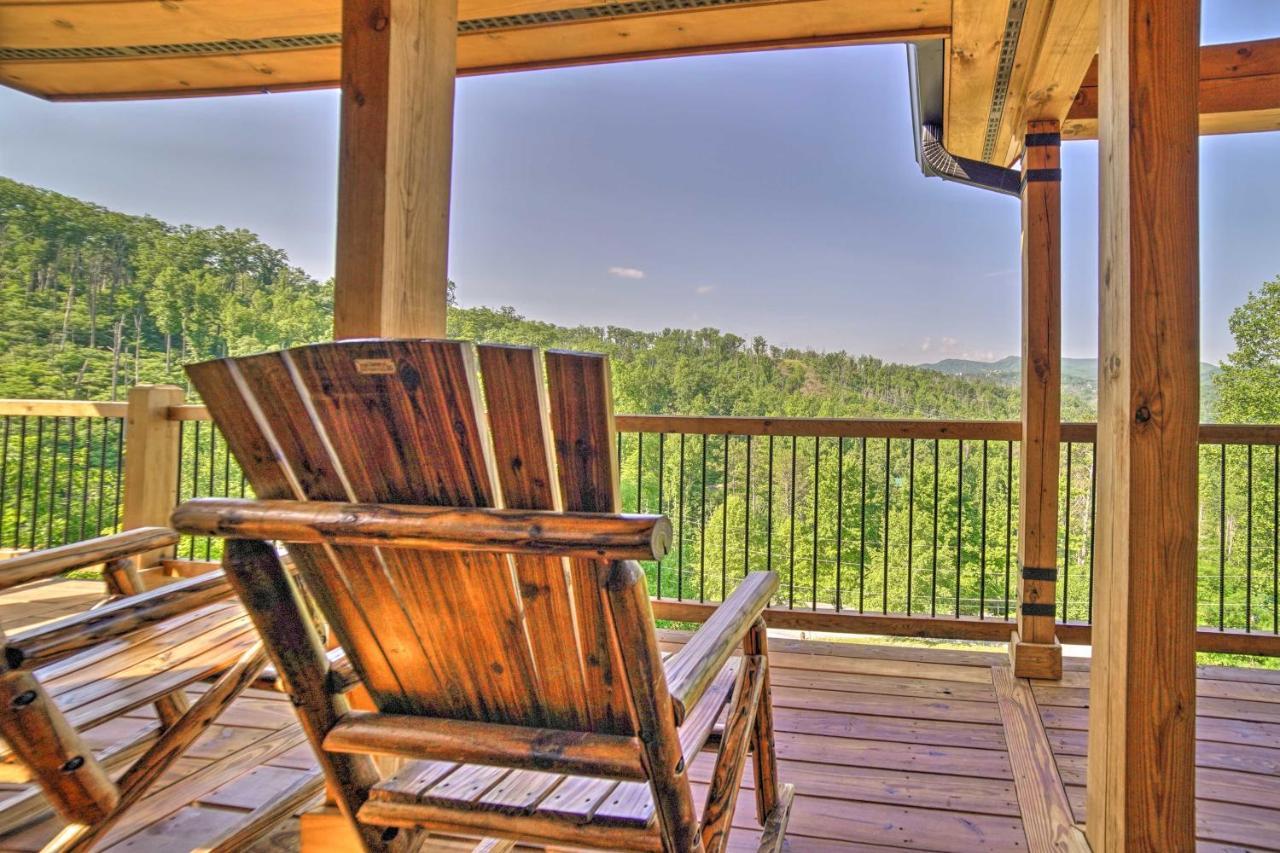 Spacious Mountain Retreat With Hot Tub And Views! Gatlinburg