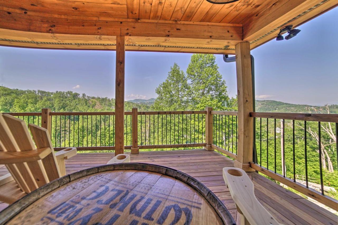 Spacious Mountain Retreat With Hot Tub And Views! Holiday home