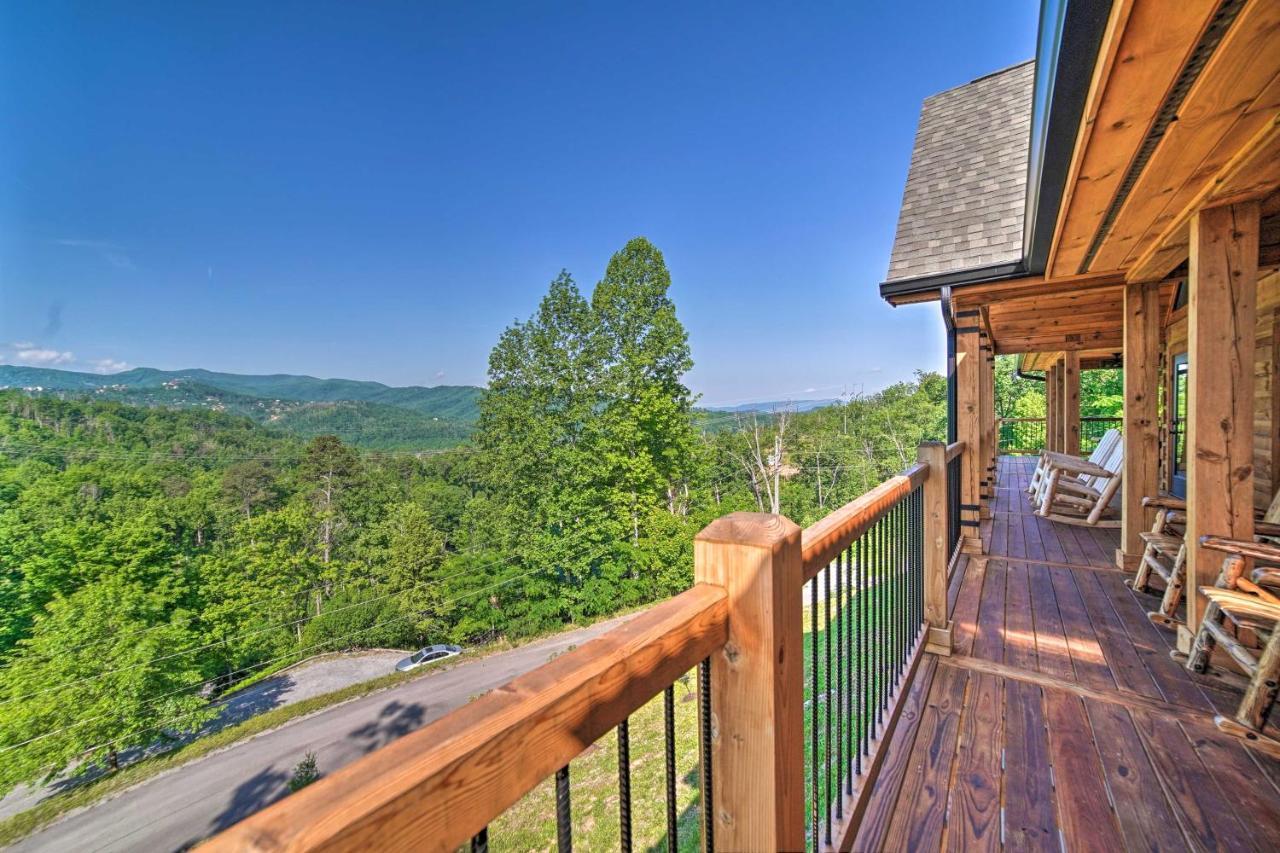 Spacious Mountain Retreat With Hot Tub And Views! * Gatlinburg