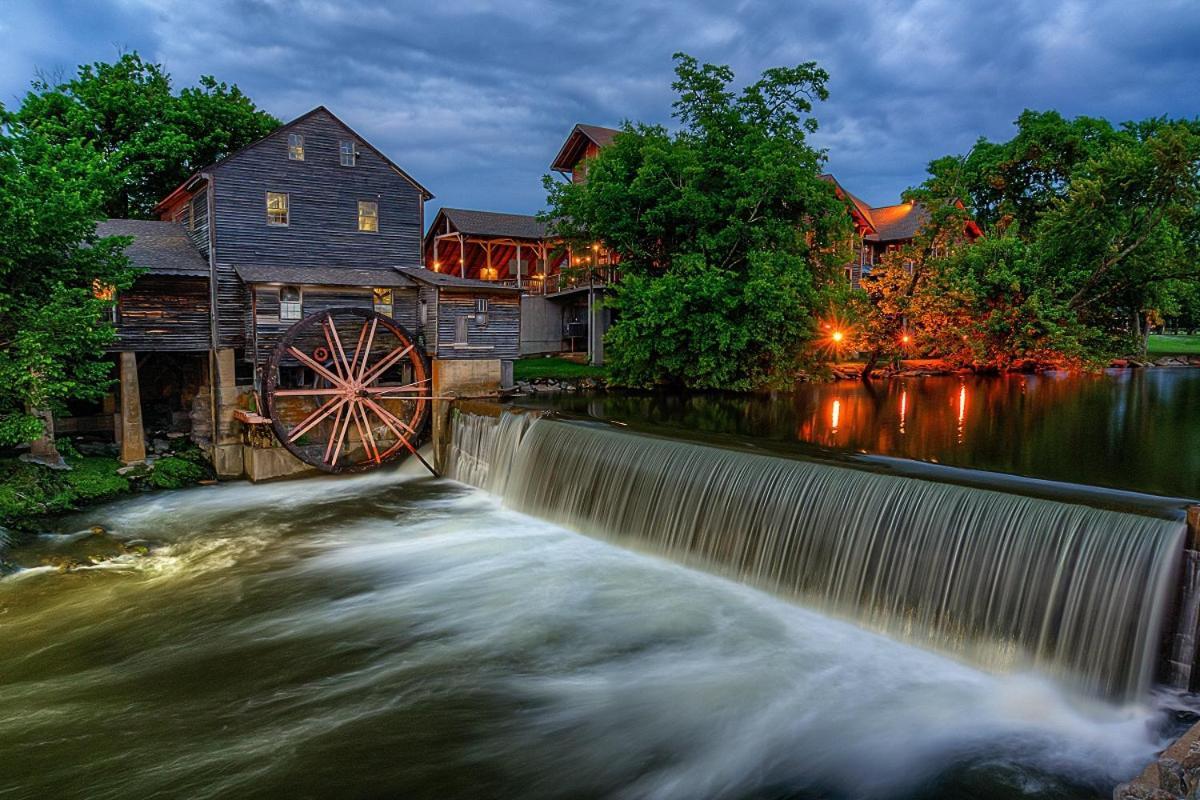 Bucky's Bungalow, Hot Tub, 1089 Of Free Attraction Tickets For Each Paid Day, Dollywood And More! Gatlinburg