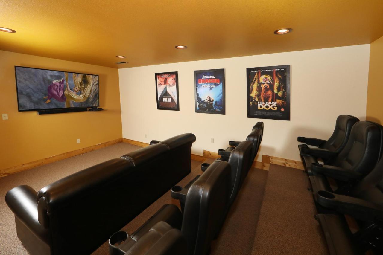 Movie Dive-inn * Gatlinburg