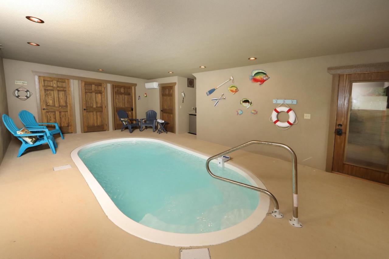 Movie Dive-inn * Gatlinburg