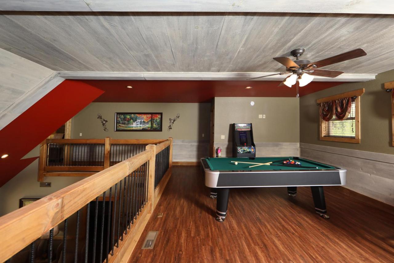 Movie Dive-inn * Gatlinburg