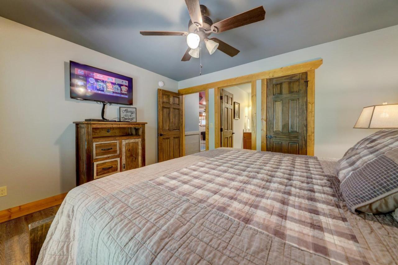 Blue Lagoon Cinema Holiday home Gatlinburg