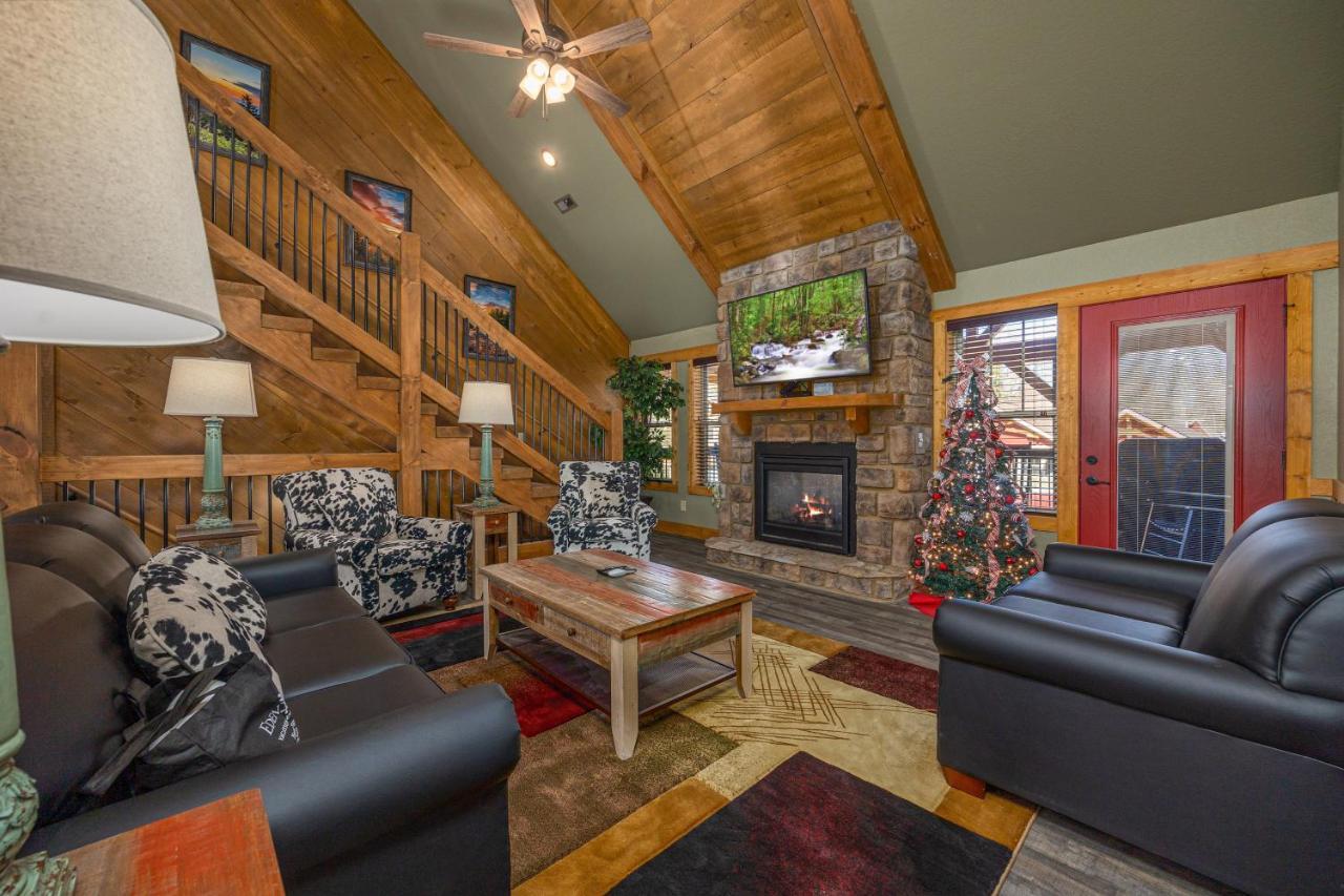 Poolside Paradise * Gatlinburg