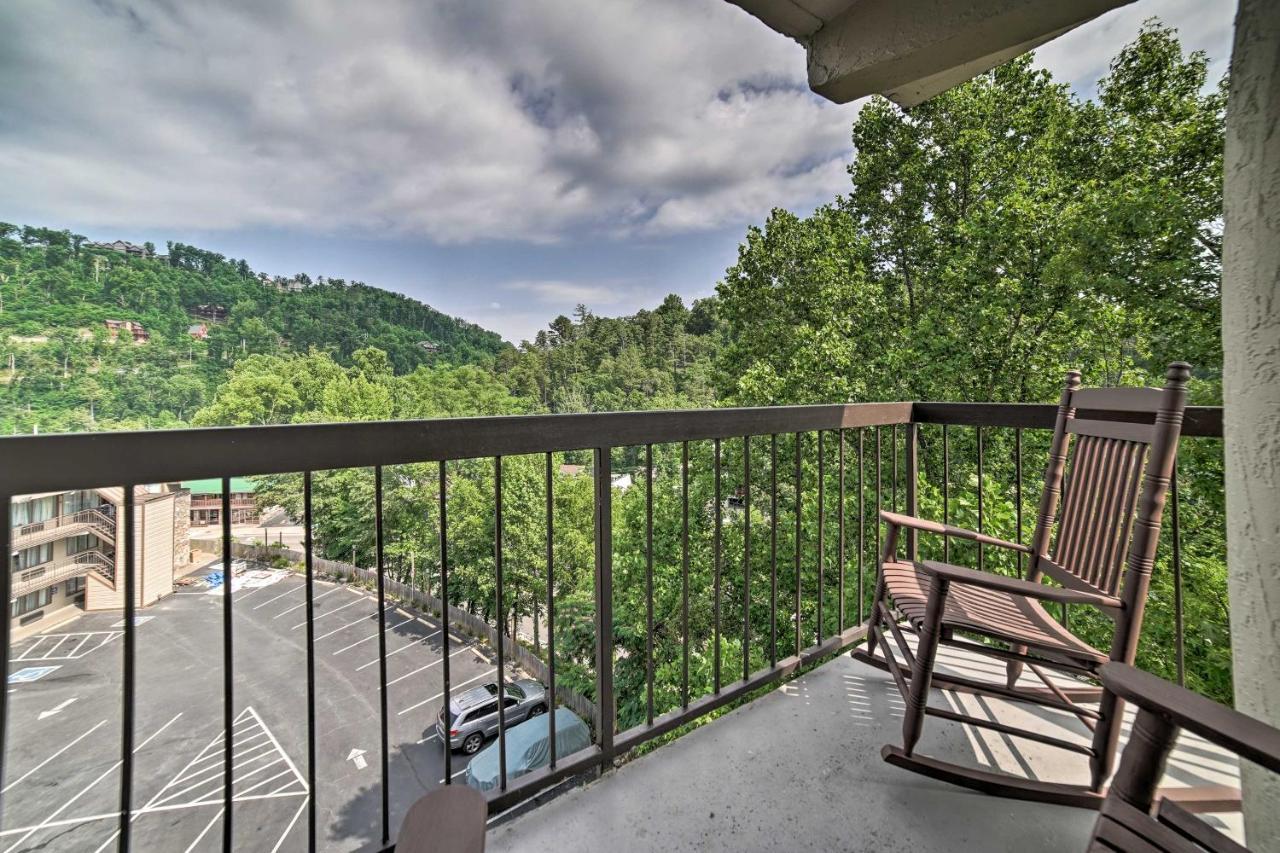 With Smoky Views Walk To Town! Gatlinburg