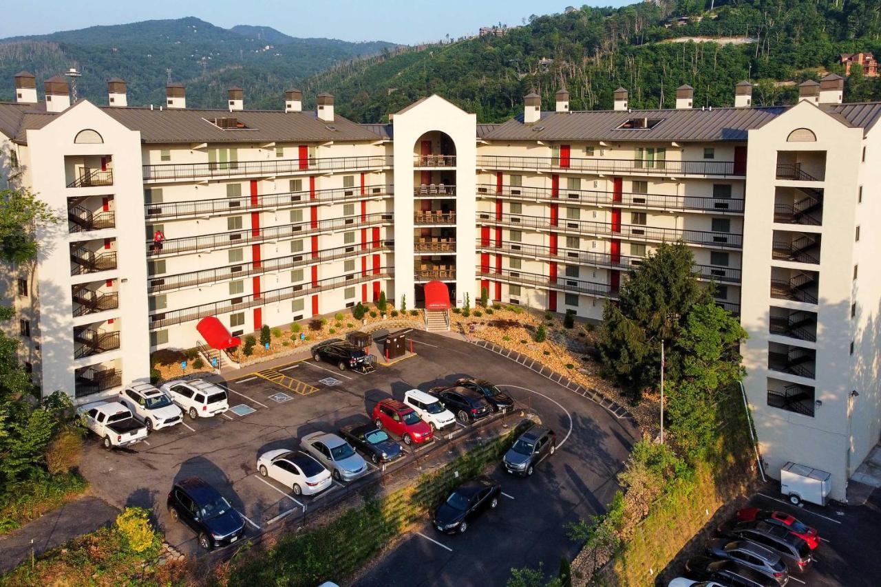 Apartment With Smoky Views Walk To Town! *