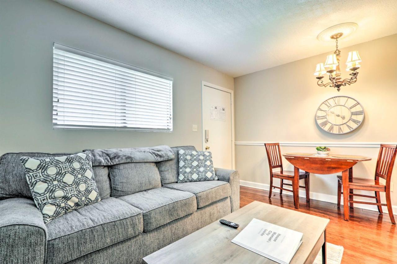 With Balcony, Walk To Dtwn Fun Apartment Gatlinburg