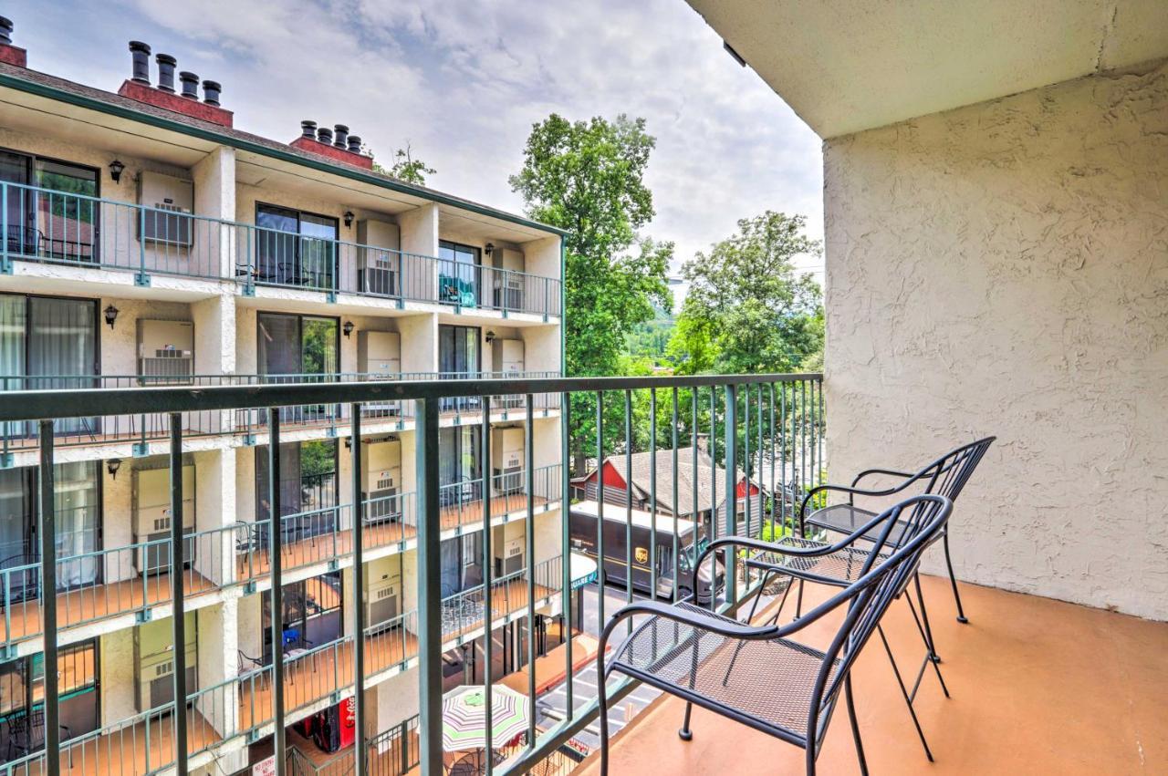 Apartment With Balcony, Walk To Dtwn Fun