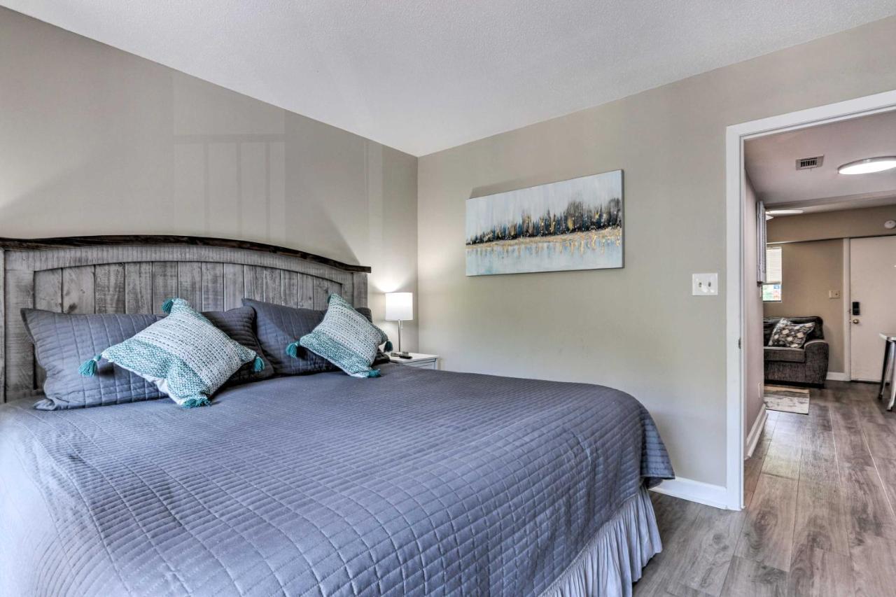 Apartment Walk To Downtown Attractions! *
