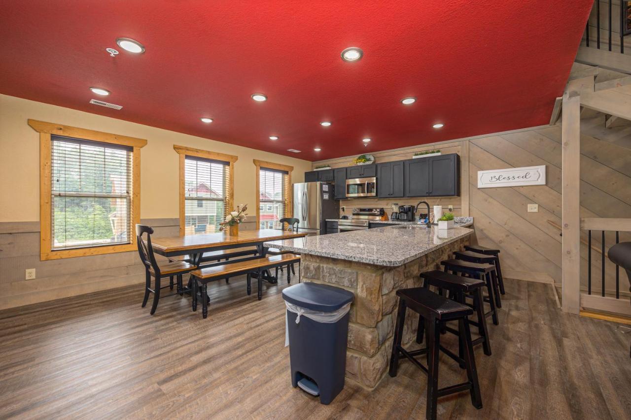 A Majestic Hilltop Holiday home Gatlinburg