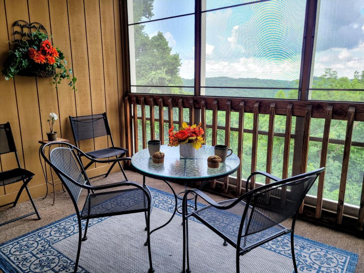 Main Level Ski Mountain Resort, 10 Min To Downtown Gatlinburg, Pool, King Bed, Private Balcony, Lowest Prices Of The Season Apartment Gatlinburg