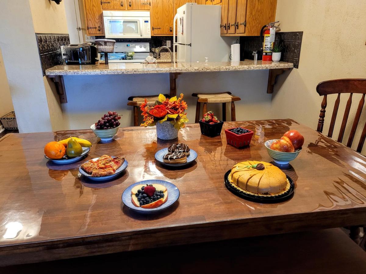 Main Level Ski Mountain Resort, 10 Min To Downtown Gatlinburg, Pool, King Bed, Private Balcony, Lowest Prices Of The Season *