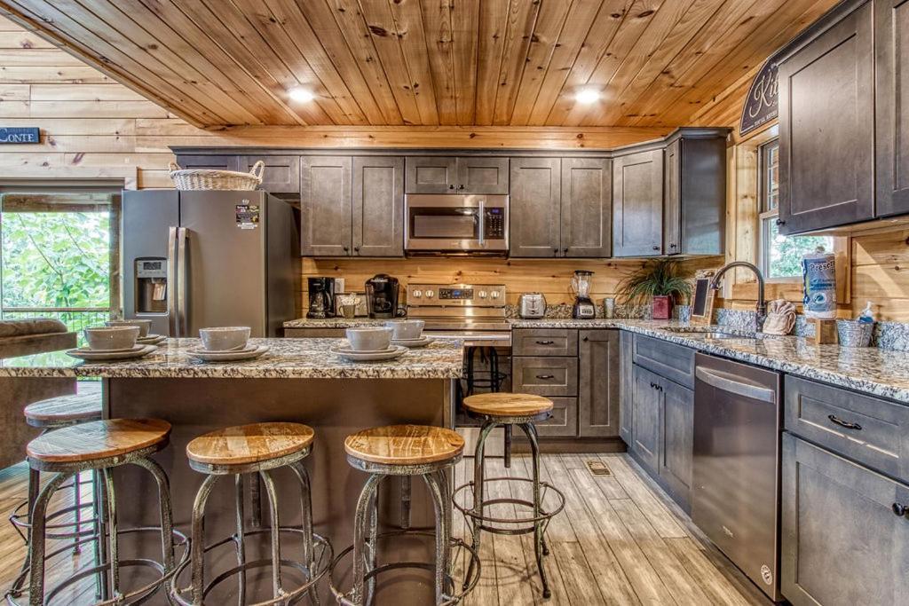 Appalachian Lookout-hot Tub, 1089 Of Free Attraction Tickets For Each Paid Day, Dollywood And More! Gatlinburg